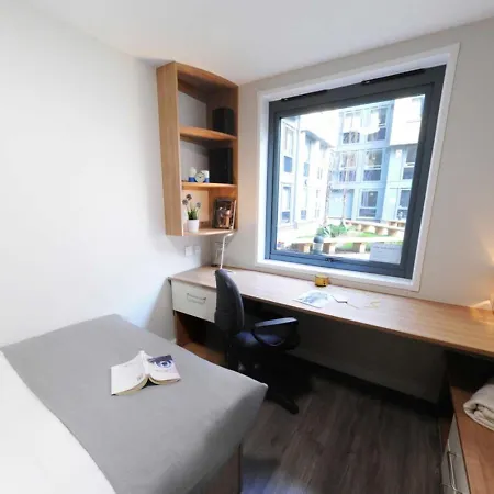 Student Only Gold Ensuite Mid Level At Chapter Islington